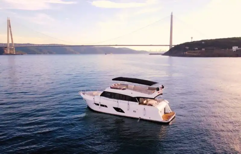Круиз в Геджеке на комфортабельной и стильной траулерной яхте на 12 человек