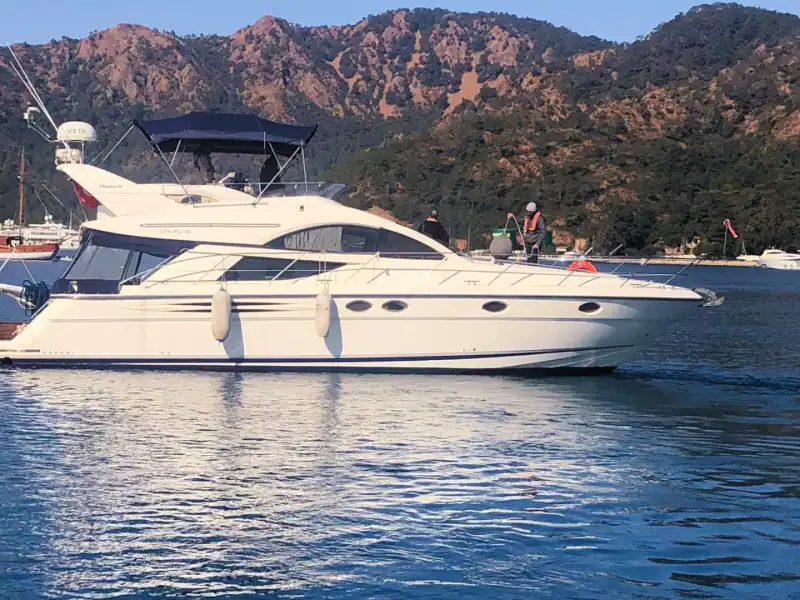 Göcek’te 16 Metrelik Fairline Motoryat ile Özel ve Lüks Bir Tatil