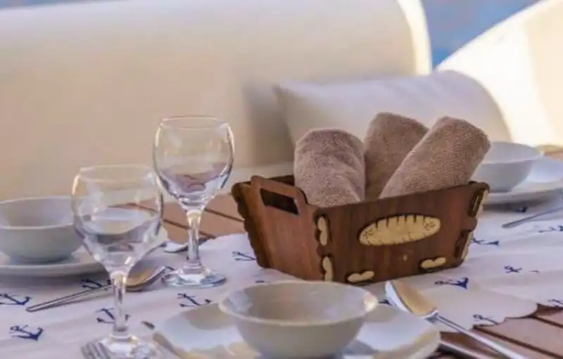 4 Kişilik Konaklamalı Özel Yat: Konfor ve Şıklık Bir Arada