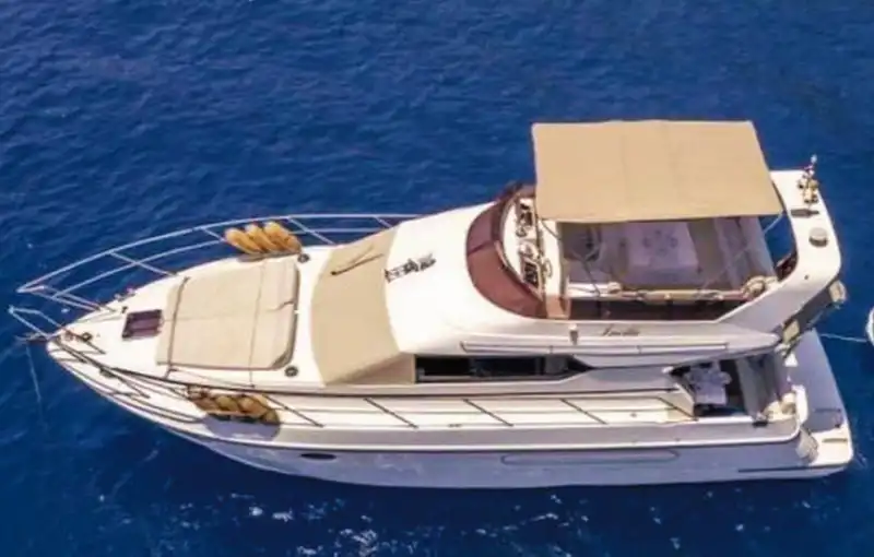 4 Kişilik Konaklamalı Özel Yat: Konfor ve Şıklık Bir Arada