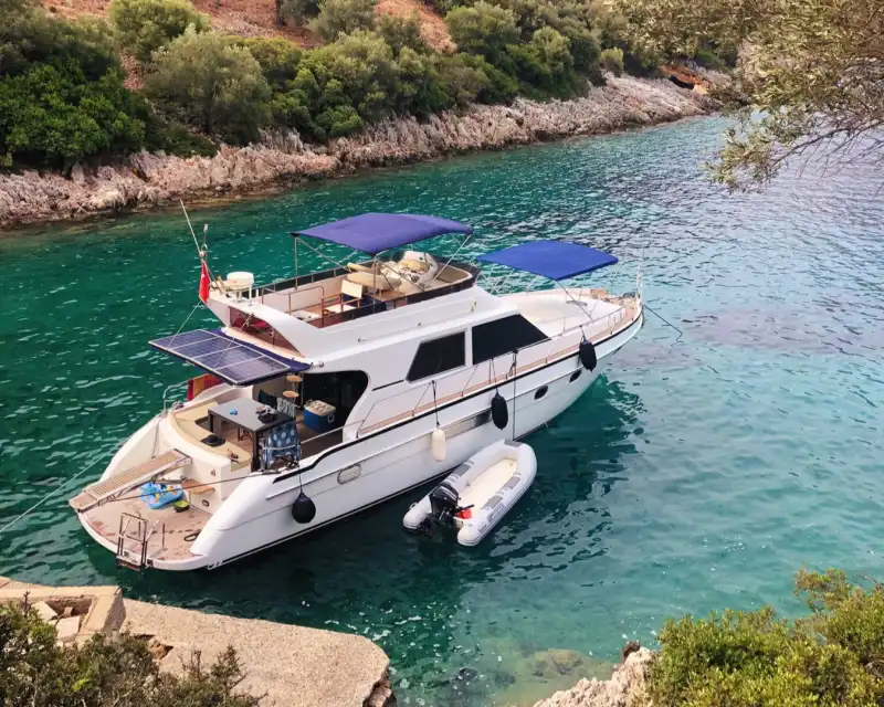 13m Custom-Built Yacht – Spacious Cabins, Ultimate Comfort