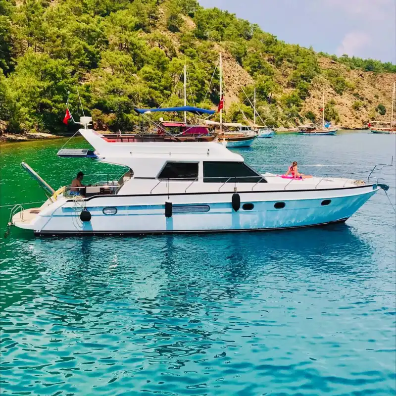 13m Custom-Built Yacht – Spacious Cabins, Ultimate Comfort