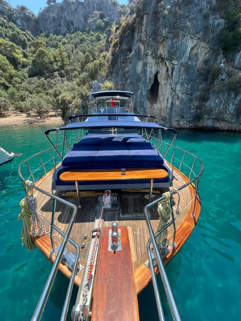 Гёджек: дневная и ночная аренда яхты (до 12 гостей) | Кондиционер в каждой каюте, «12 островов», топливо включено