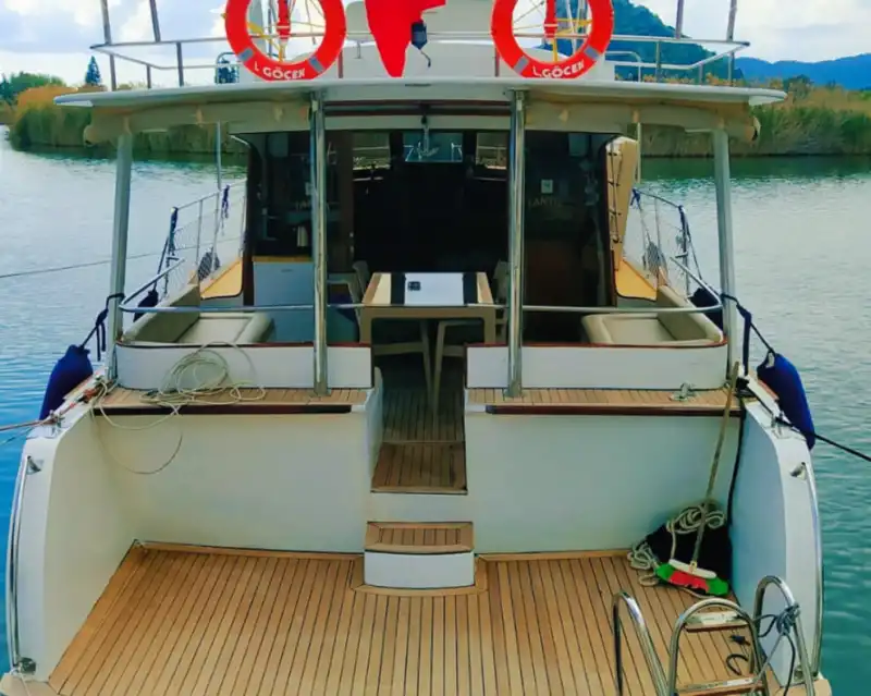 2 Kabinli Şık Motoryat – Özel Günleriniz İçin Mükemmel Seçim