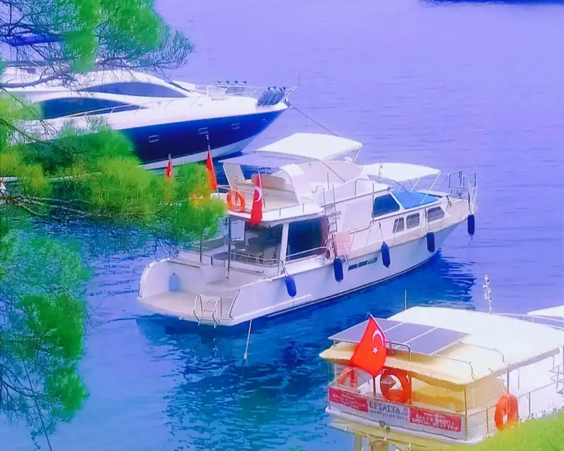 2 Kabinli Şık Motoryat – Özel Günleriniz İçin Mükemmel Seçim