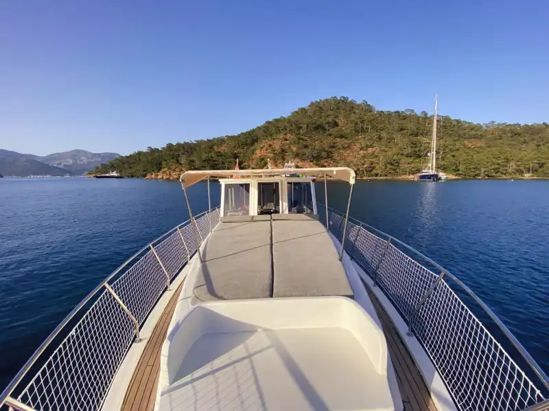 Göcek’te Gulet Keyfi: Barbeküden Güneşlenme Yatağına Her Şey Dahil!