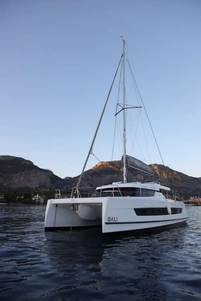 Göcek'te 2024 Model Bali 4.0 Katamaran Kiralama | 4 Kabin 8 Kişi Konaklamalı