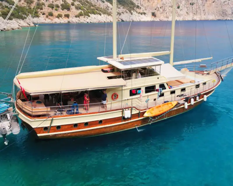 Göcek’in Saklı Koylarını Keşfet – 24 Metrelik Gulet Tatili