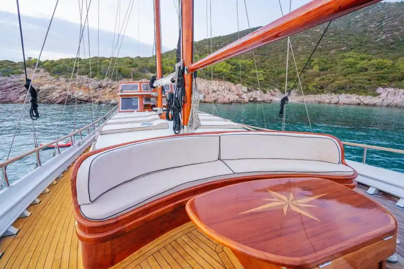 Konfor ve Lüksün Buluştuğu Gulet – 6 Kişilik Kapasiteyle Göcek’te