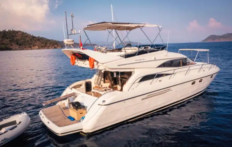 Göcek’te Lüks Princess Yat Konaklamalı Yüzme ve Gezi İçin Mükemmel Seçenek