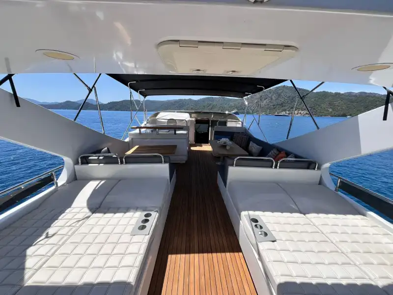 Göcek'te 27 Metrelik Lüks Motor Yat ile Unutulmaz VIP Deniz Tatili