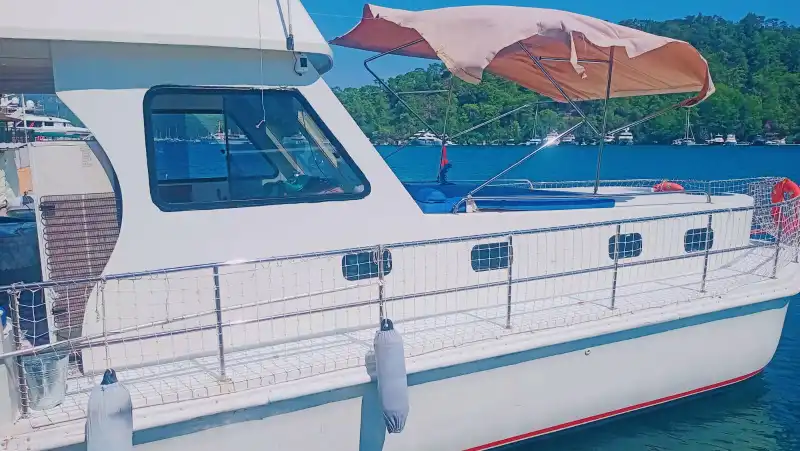 10-Person Capacity, Crew-On-Board & Fuel-Included Yacht Rental