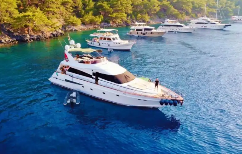 Sail to the Blue Sea of ​​the Aegean with a Luxury Yacht for 8 People with Accommodation