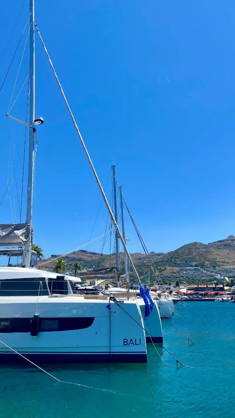 Göcek'te Bali 4.4 Katamaran Kiralama | 2024 Model 4+1 Kabin Kaptansız Charter