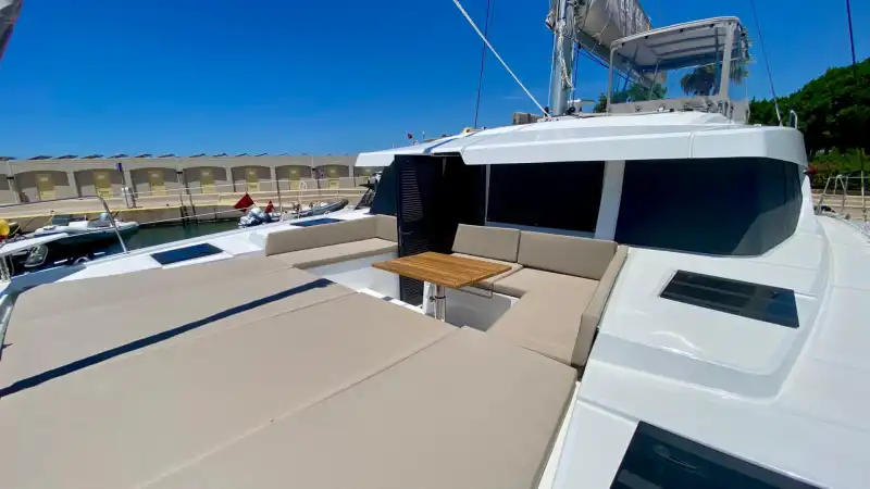 Göcek'te Bali 4.4 Katamaran Kiralama | 2024 Model 4+1 Kabin Kaptansız Charter