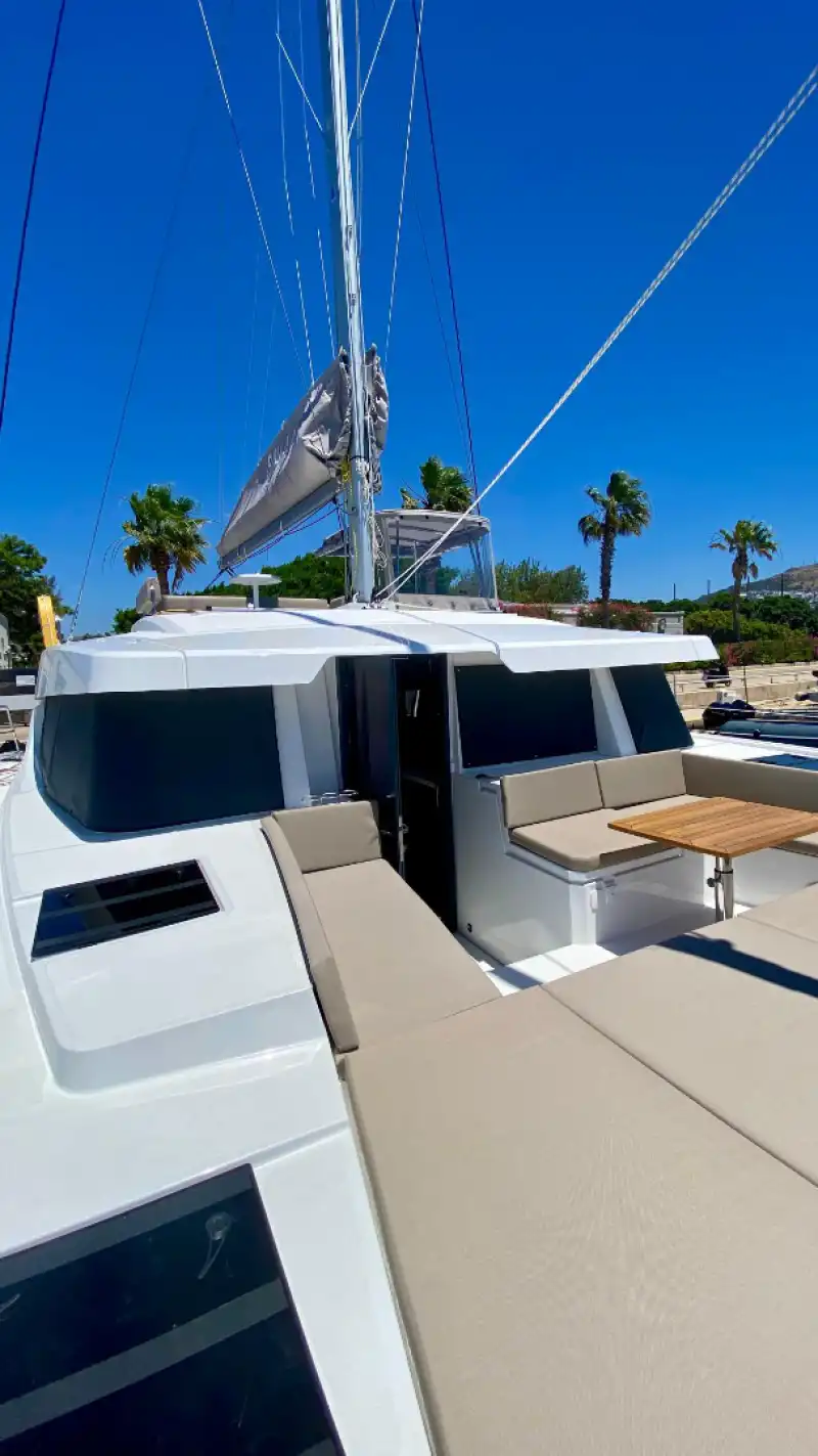 Göcek'te Bali 4.4 Katamaran Kiralama | 2024 Model 4+1 Kabin Kaptansız Charter