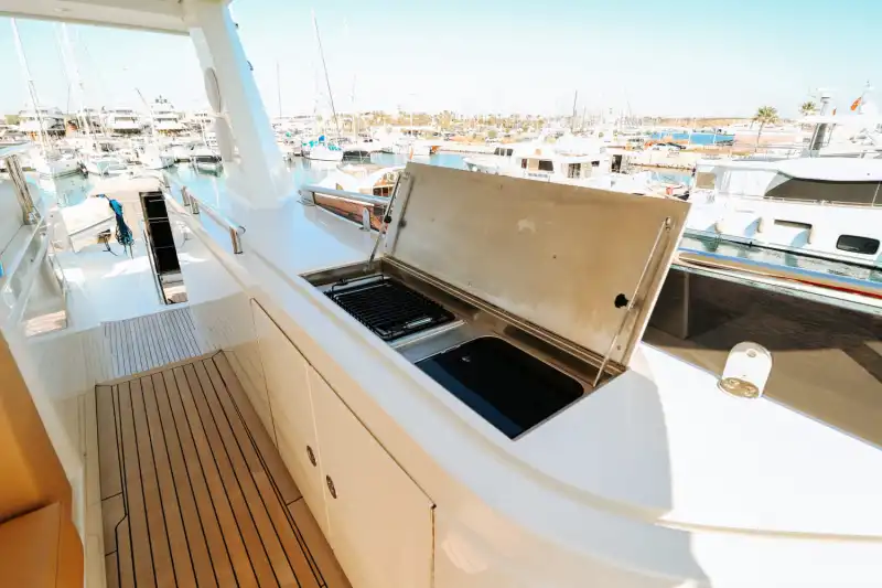 6 Kişilik Kapasitesi ve 4 Konforlu Kabiniyle Bodrum'un Masmavi Denizi Çok Özel Keşfedin