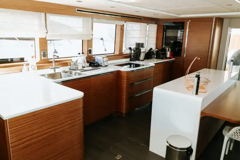 6 Kişilik Kapasitesi ve 4 Konforlu Kabiniyle Bodrum'un Masmavi Denizi Çok Özel Keşfedin