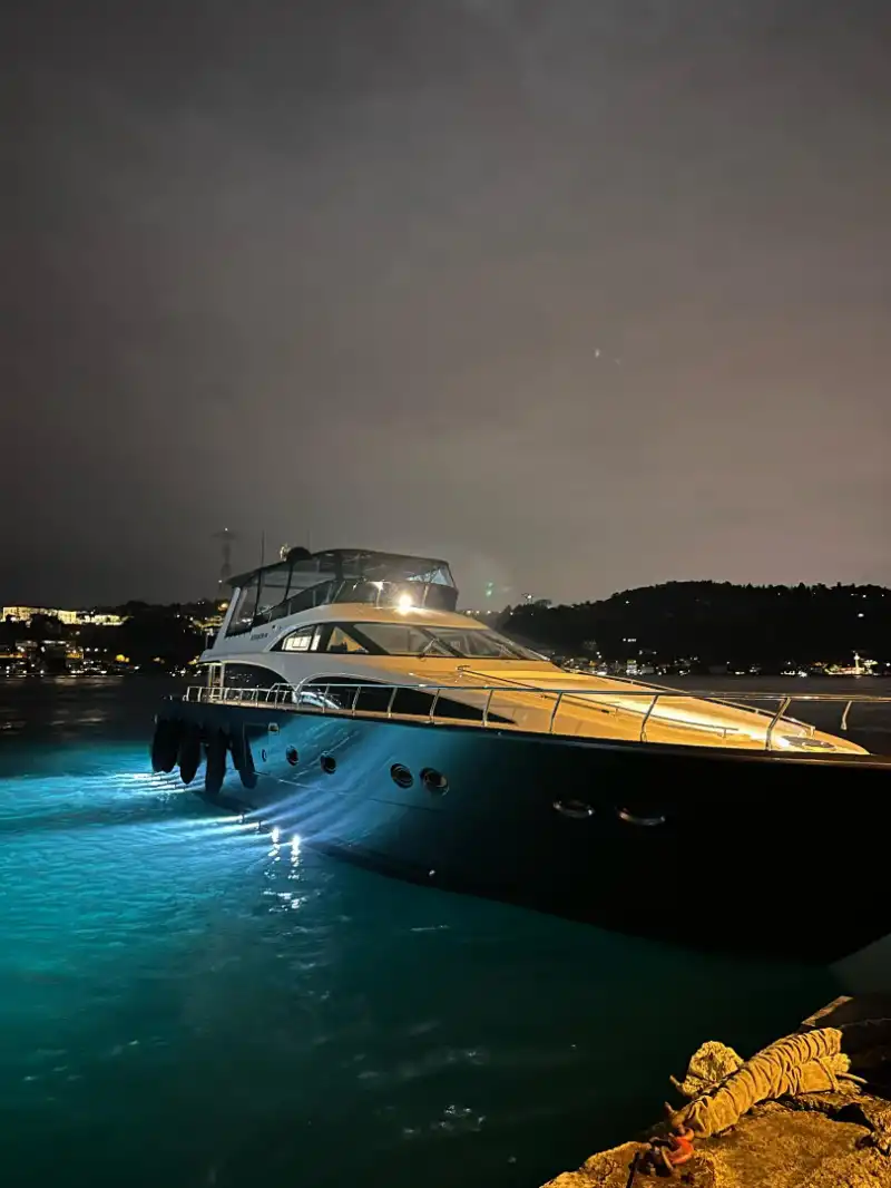 Роскошное морское путешествие на оригинальной 27-метровой моторной яхте с отправлением из Стамбула!