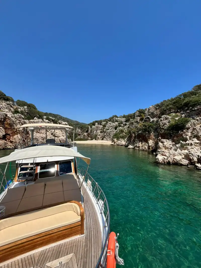 Доступная аренда лодки для отдыха на море в Каше