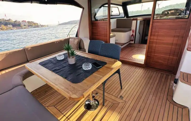 Anadolu Hisarı’ndan Ayrıcalıklı Bir Deniz Turu İçin Lüks Yat Kiralayın!