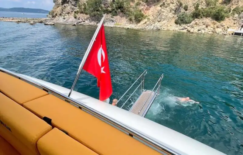 Идеальный выбор для романтических моментов и веселых вечеринок в Стамбуле