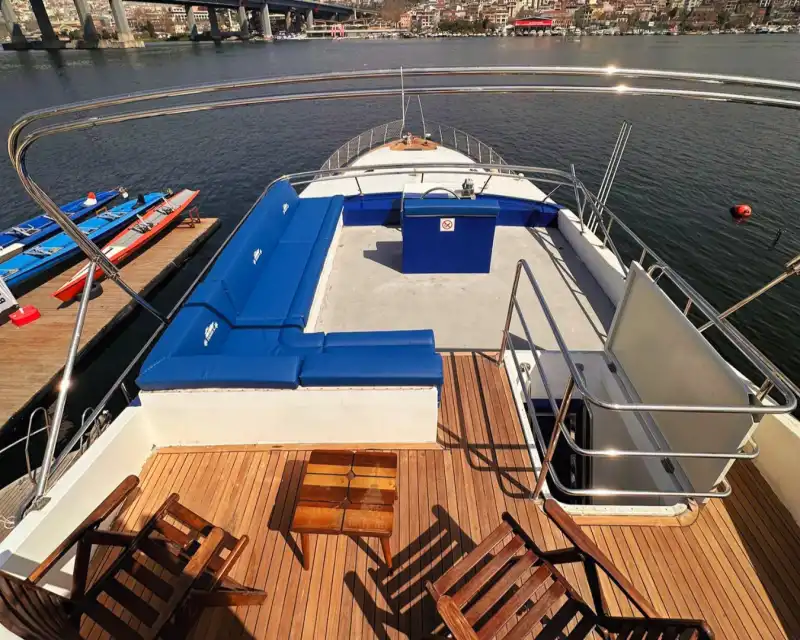 Незабываемые моменты на Босфоре на яхте с 4 каютами – на день или с ночёвкой