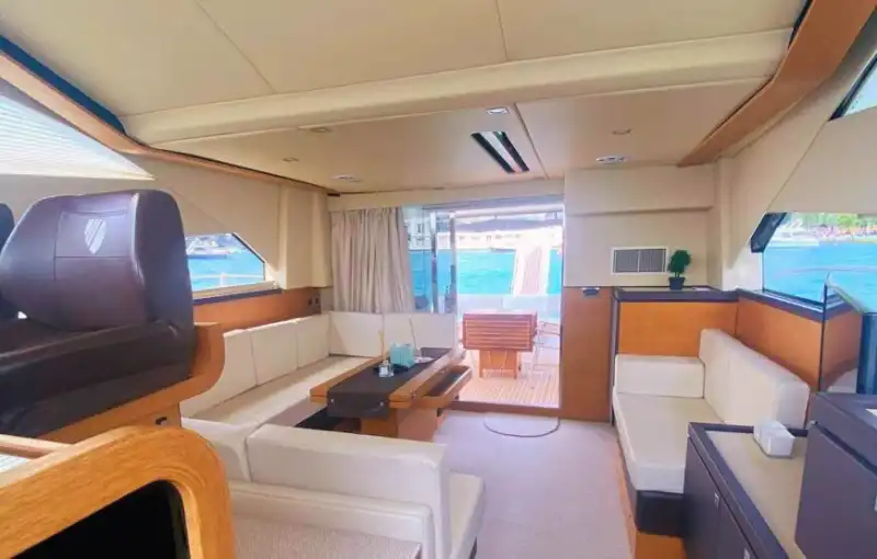 Bebek Çıkışlı 15 Metrelik Azimut Yat ile Boğaz’da Unutulmaz Tur