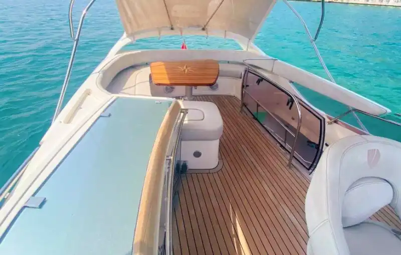 Bebek Çıkışlı 15 Metrelik Azimut Yat ile Boğaz’da Unutulmaz Tur