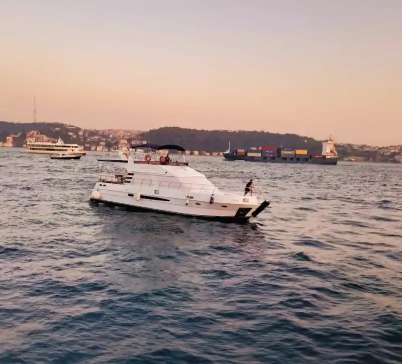 Аренда яхты в Бебеке - на день или по часам