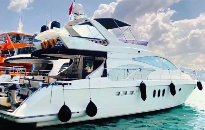 Günlük ve Konaklamalı Seçeneklerle Bebek Çıkışlı VIP Motoryat Deneyimi!