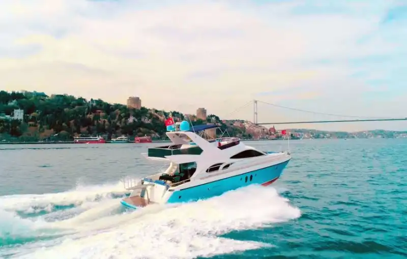 İstanbul Kuruçeşme’den Ayrıcalıklı Bir Deniz Turu İçin Lüks Yat Seçeneği!