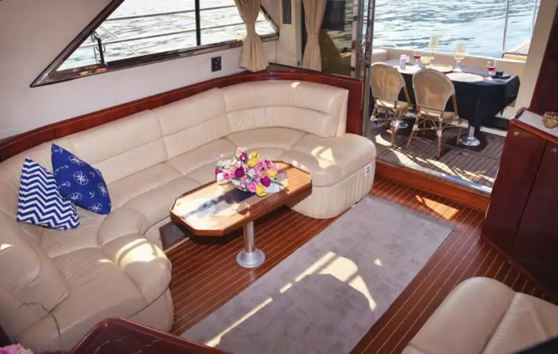 Незабываемый Морской Отдых в Бебеке на Моторной Яхте Princess 15 Метров (Почасовая и Дневная Аренда)