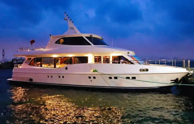 Luxury 30m Motor Yacht from Bebek for Private Tours Up to 80 Guests!