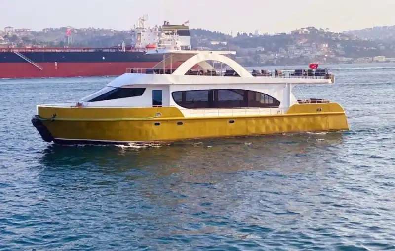 Эксклюзивные мероприятия до 60 человек на 24-метровой сверхроскошной моторной яхте в Стамбуле!