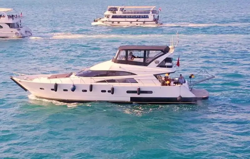 Идеальный выбор для предложений и праздников – вместимость 26 гостей