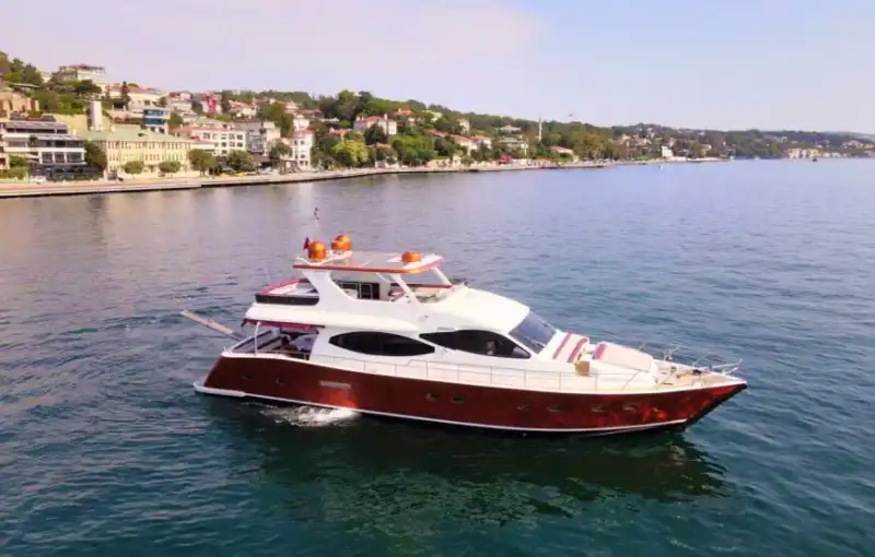 İstanbul Bebek 26 Metrelik Lüks Motoryat ile 36 Kişiye Kadar Özel Turlar!
