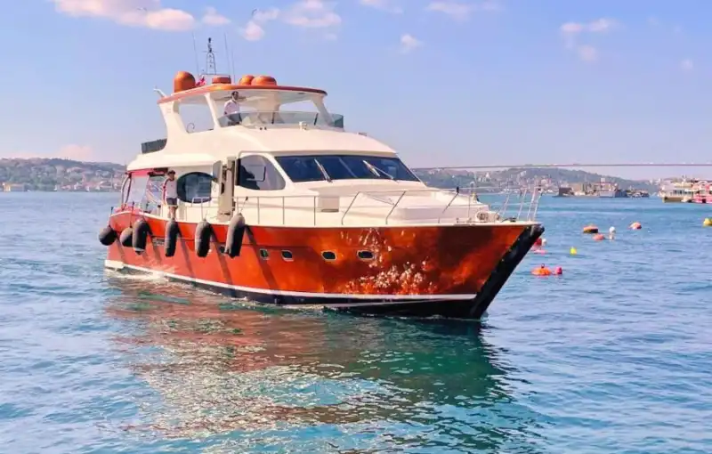 İstanbul Bebek 26 Metrelik Lüks Motoryat ile 36 Kişiye Kadar Özel Turlar!