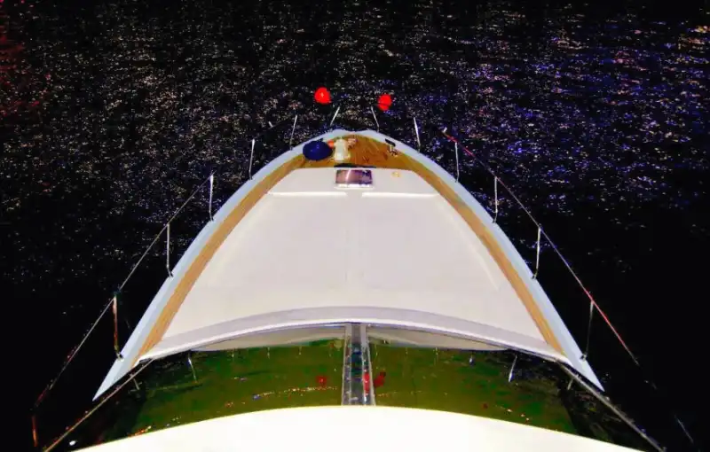 Проведите свои деловые встречи с видом на Босфор на просторной и уютной яхте