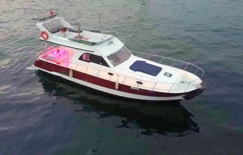 Откройте для себя исторические красоты Босфора на частной яхте вместимостью до 10 человек