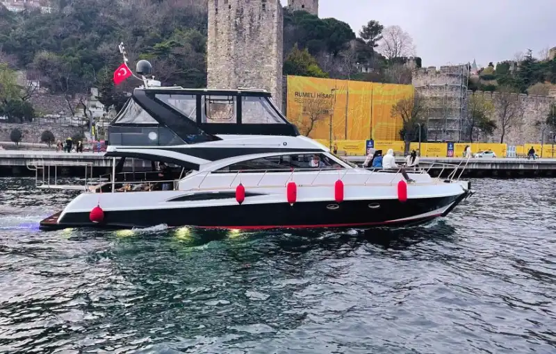 İstanbul'un Eşsiz Manzarasında Unutulmaz Bir Organizasyon İçin Yat Kiralayın!