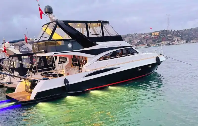 İstanbul'un Eşsiz Manzarasında Unutulmaz Bir Organizasyon İçin Yat Kiralayın!