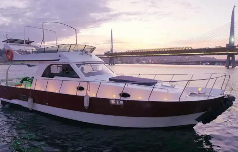 Откройте для себя исторические красоты Босфора на частной яхте вместимостью до 10 человек