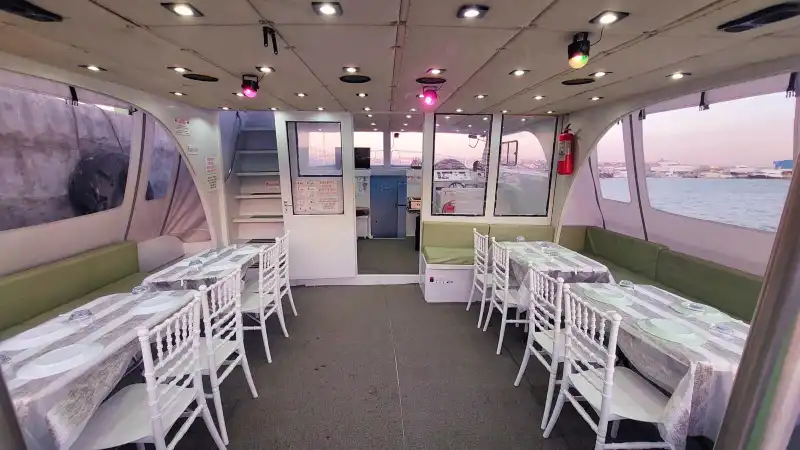 Исследуйте Босфор на частной яхте из Бююкчекмедже