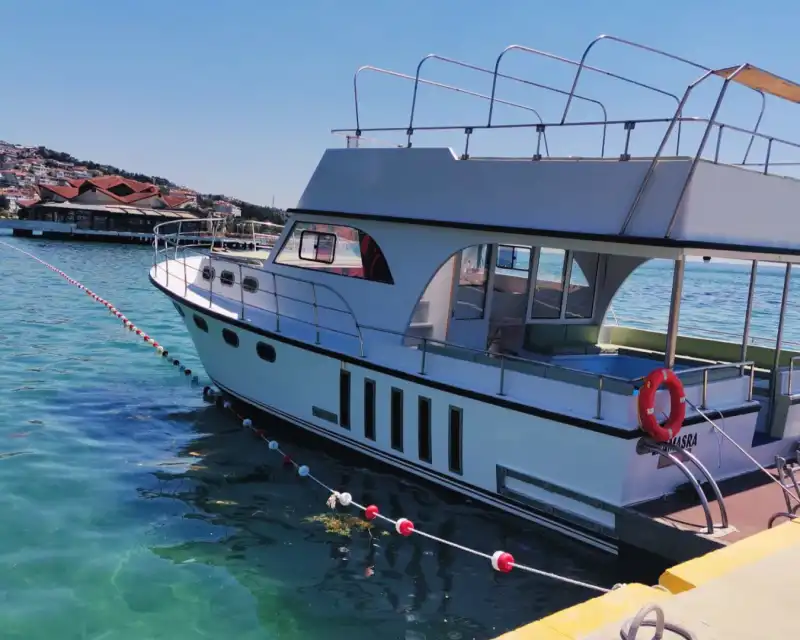 Исследуйте Босфор на частной яхте из Бююкчекмедже