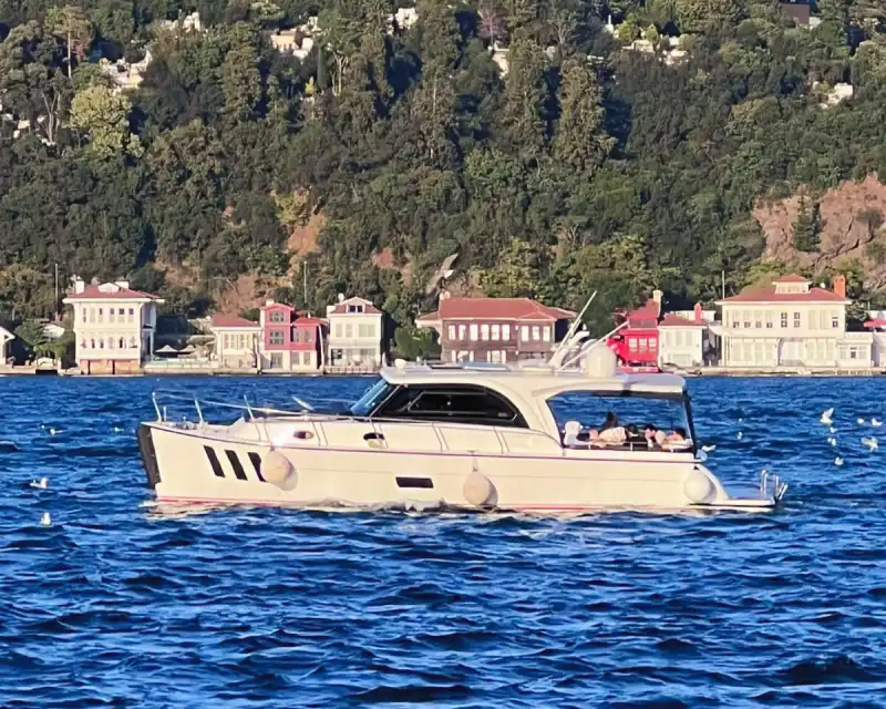 Аренда элегантной яхты в Бебеке для фасыла и развлекательных мероприятий