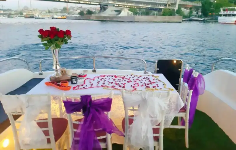 Частные мероприятия на роскошной 15-метровой моторной яхте с отправлением из Эминёню