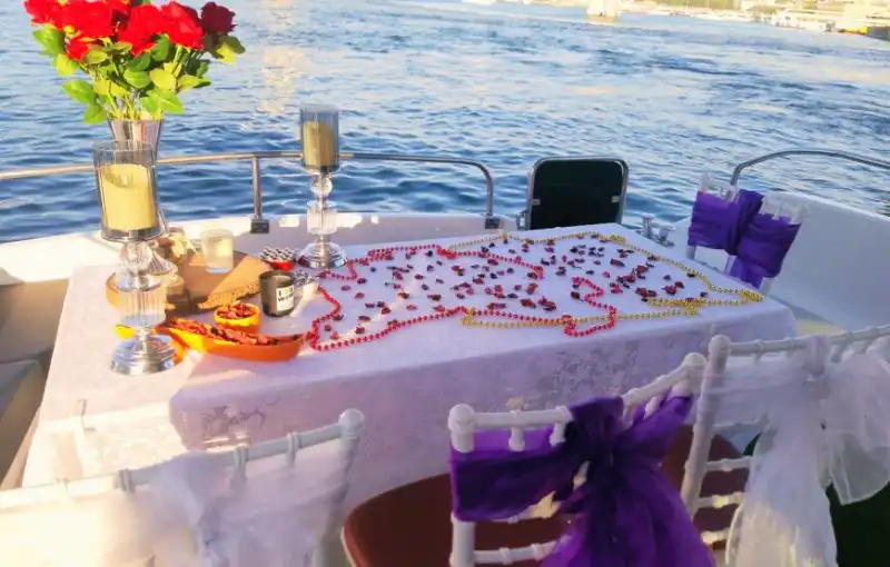 Частные мероприятия на роскошной 15-метровой моторной яхте с отправлением из Эминёню