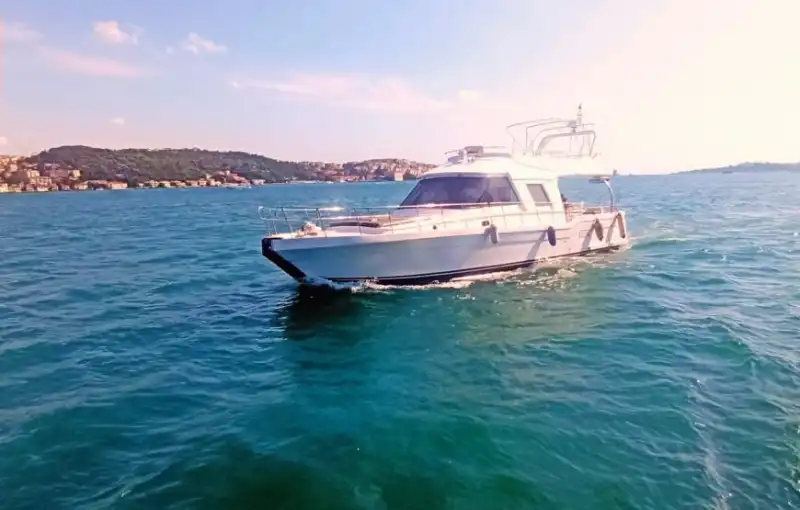 Насладитесь Босфором с арендой яхты в Эминёну!