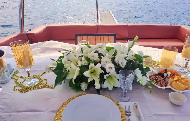 Konaklamalı veya Günübirlik Boğaz Turu – 10 Kişilik Özel Yapım Motoryat